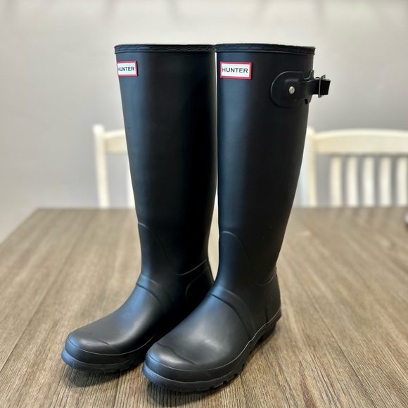 Hunter Women’s Original Matte Tour Buckle Strap Rain Boots - Picture 1 of 14
